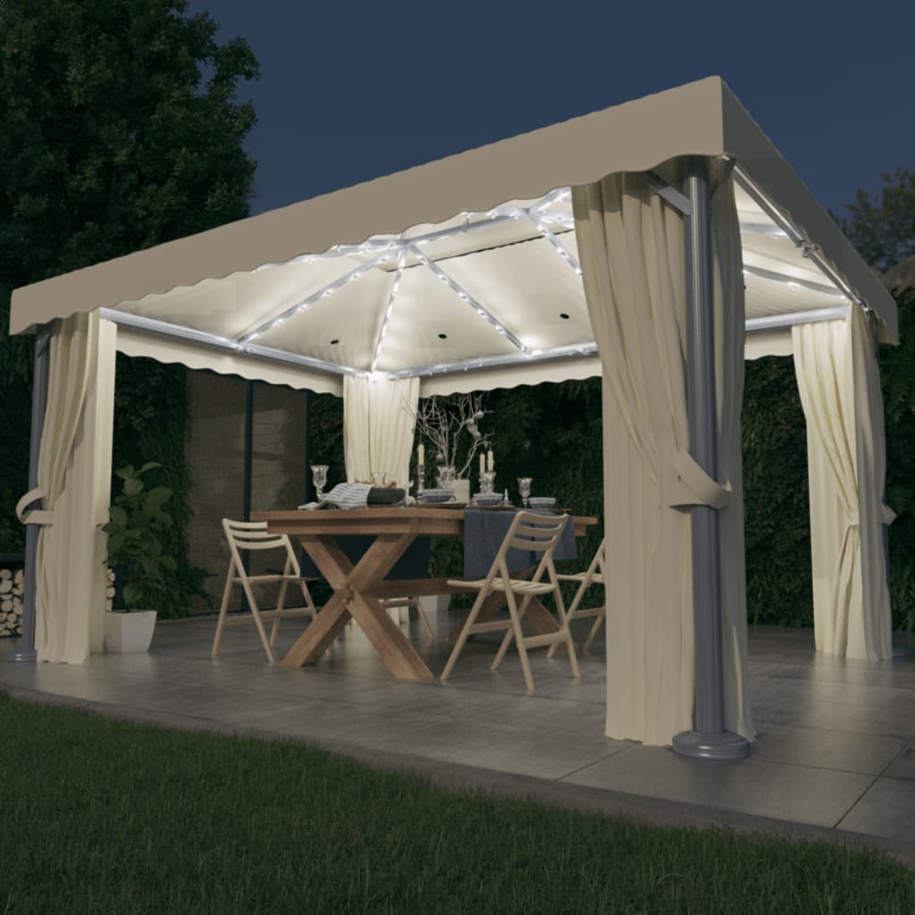 Prieel Met Gordijn En Led-Lichtslinger